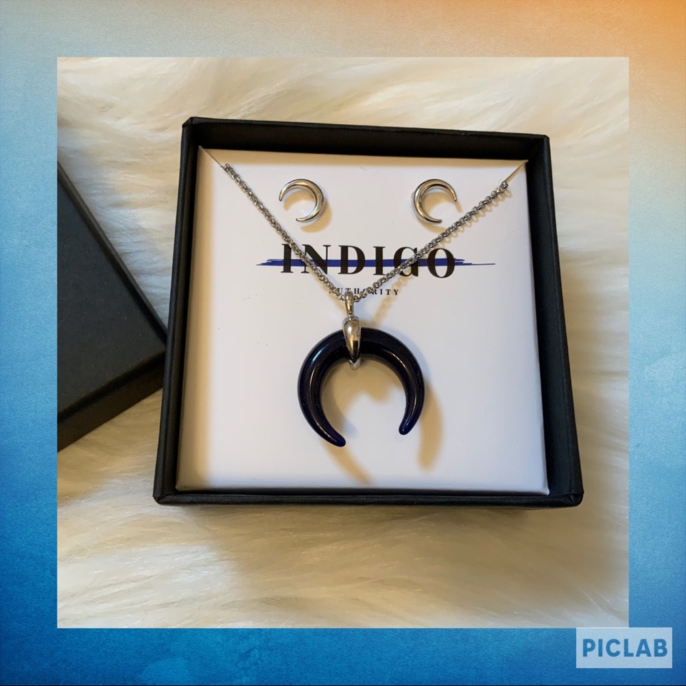 Indigo Authority Crescent Horn Necklace & Earrings